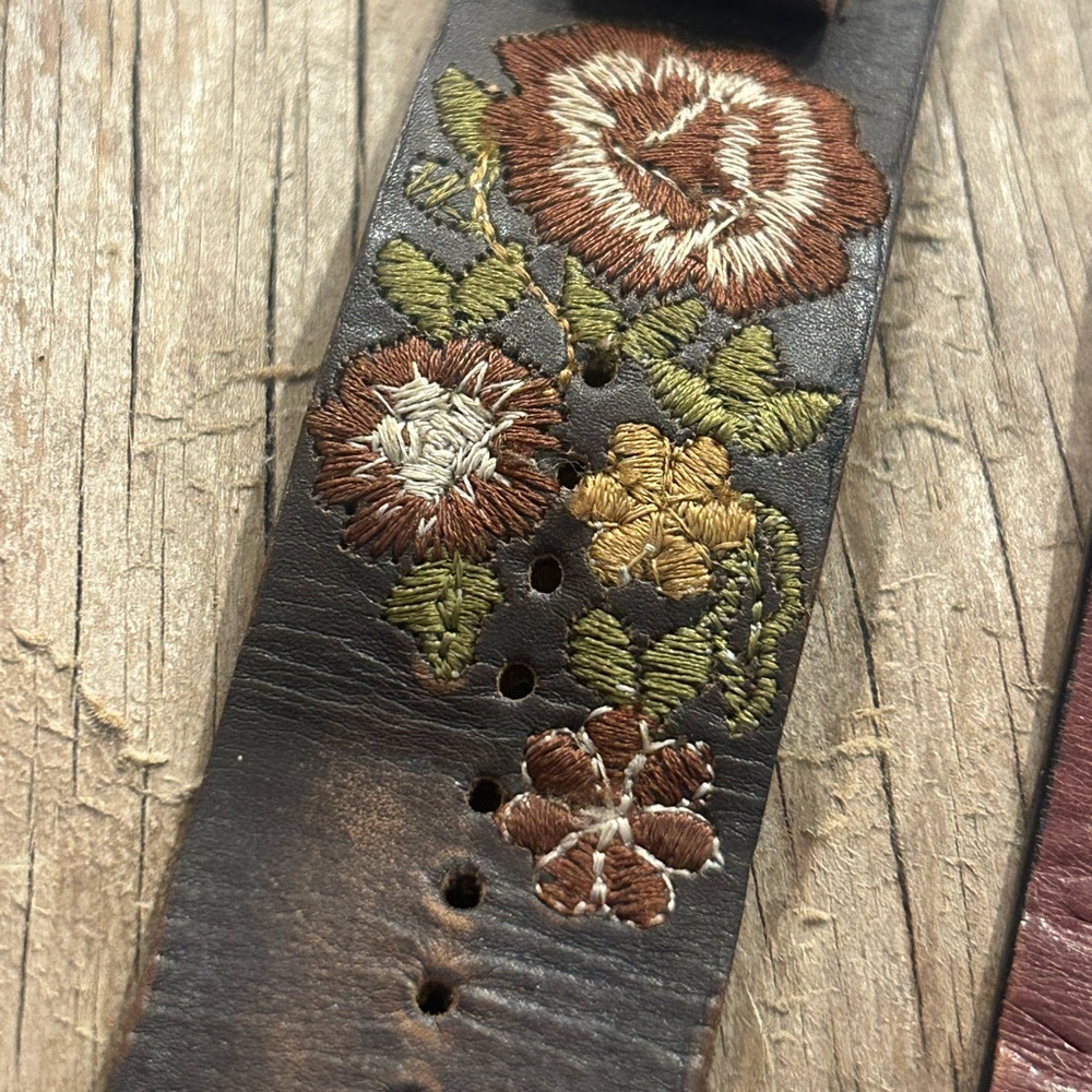 Fossil Vintage Leather Cuff Watch + Extra Embroidered Leather Western Style Band - Picture 7 of 9
